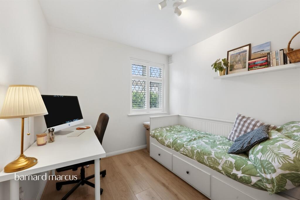 Apartment in New Malden, West Barnes - View 5