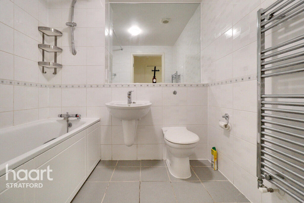 1-bed flat on High Street, Stratford, £70,000