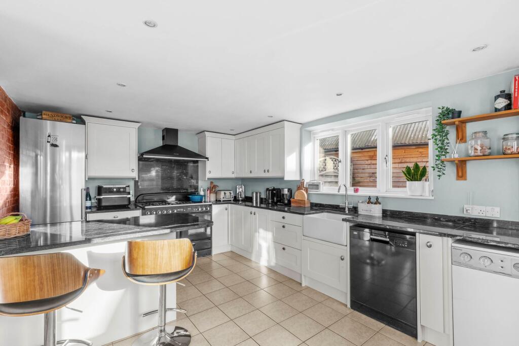 Crendon Road Shabbington Buckinghamshire HP18 9HE photo 3