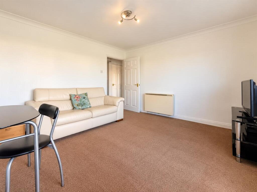 Apartment in Preston, Ashton-on-Ribble - More