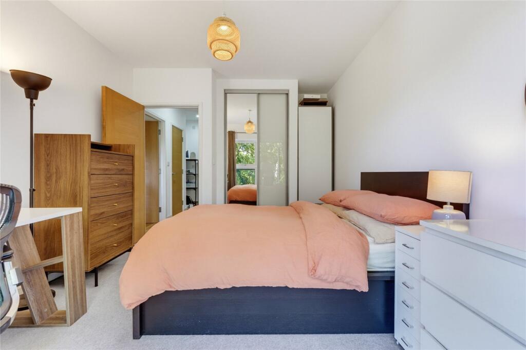Apartment in London - View 5