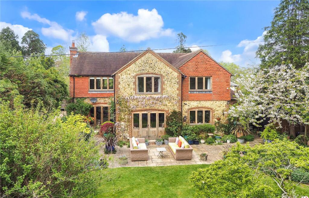 Main image of property: Farnham Road, Liss, Hampshire, GU33