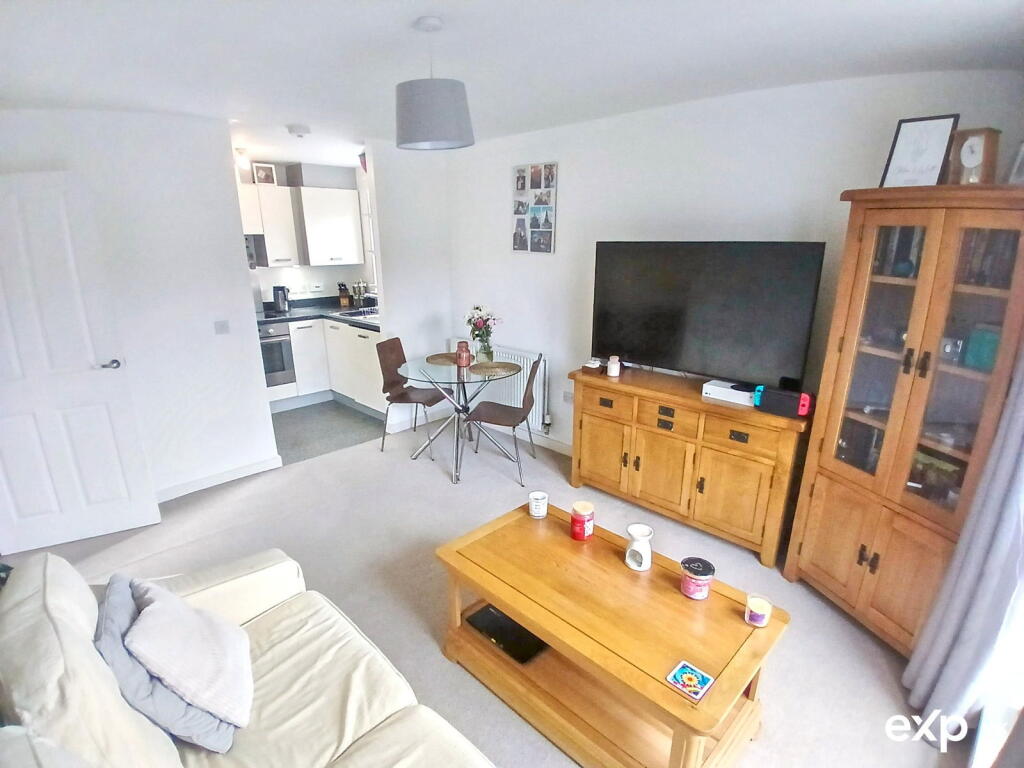 1-bed flat on Greenway Road, Rumney, Cardiff, CF3 3AY, £110,000