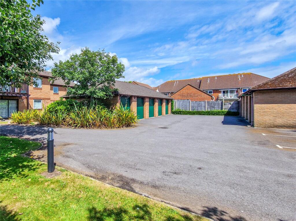Apartment in Highcliffe-on-Sea, Highcliffe and Walkford - More