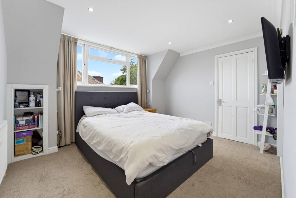 House in Runnymede, Chertsey - More