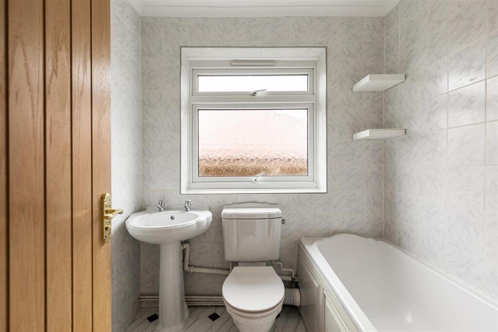 Apartment in London, Leytonstone - View 5
