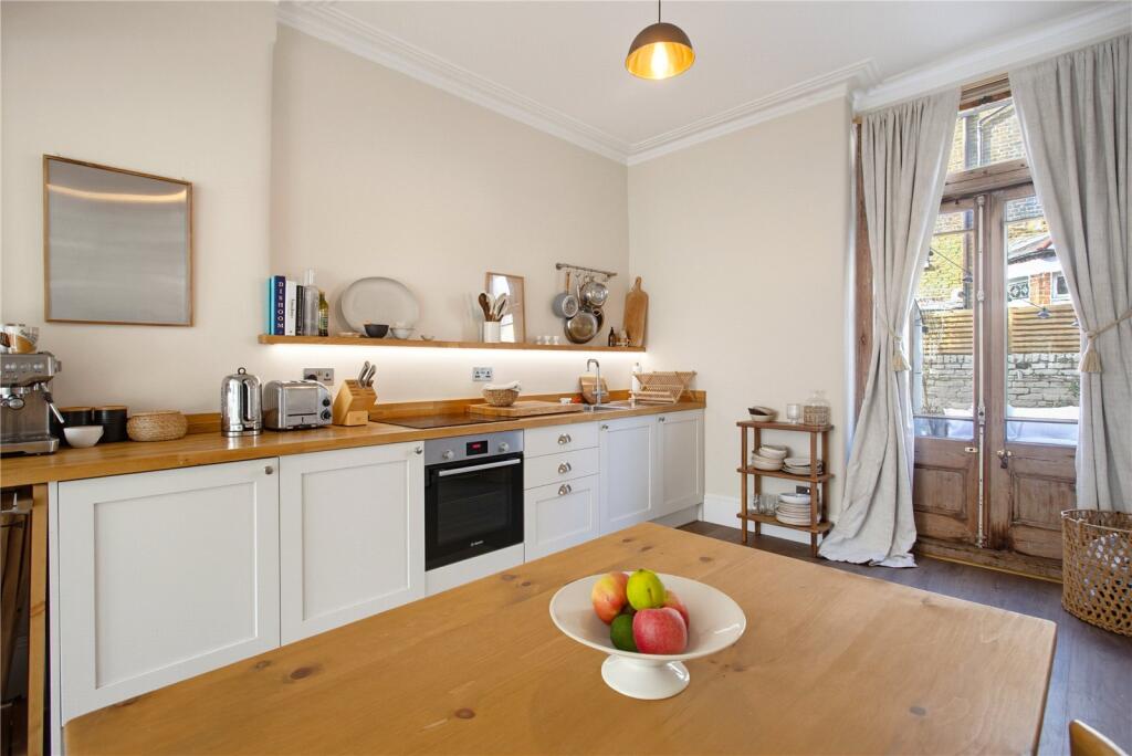 Apartment in London - View 3