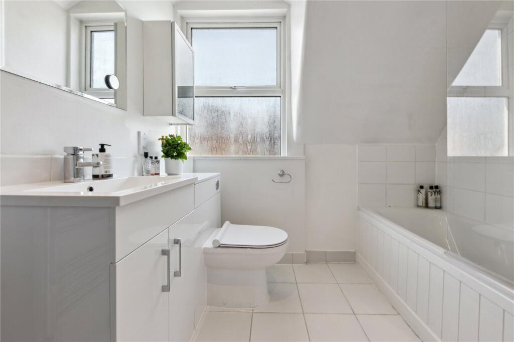 Apartment in London, Kensington - More