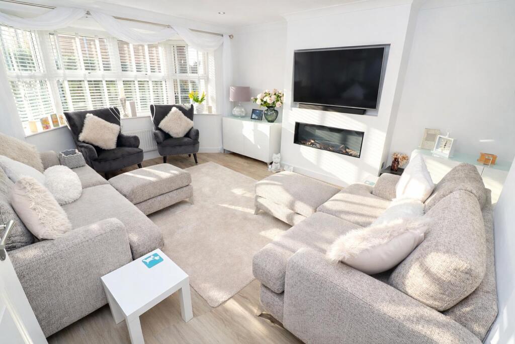 House in Rushden, North Northamptonshire - More