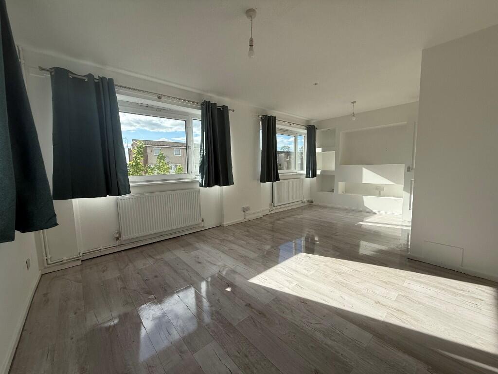 Main image of property: Hadrians Ride, London, EN1