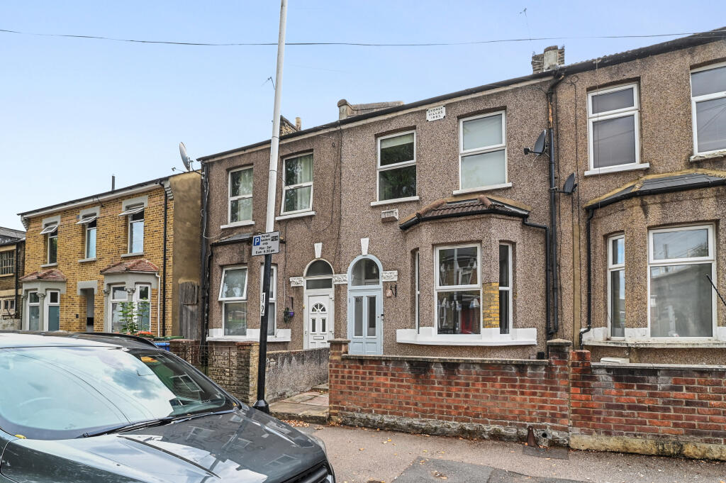 House in London - View 2