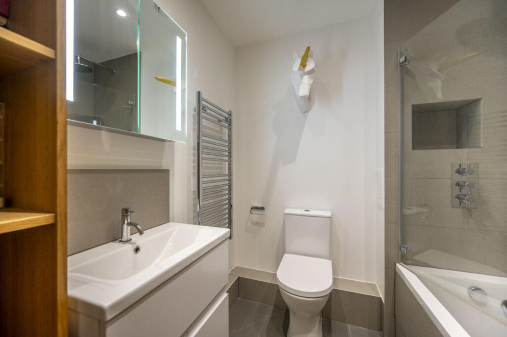 Apartment in London - More