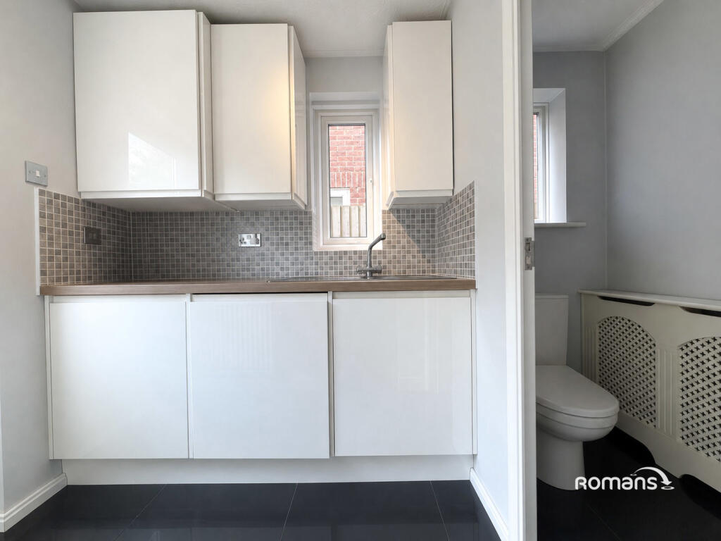 House in Basingstoke and Deane, Hatch Warren - More