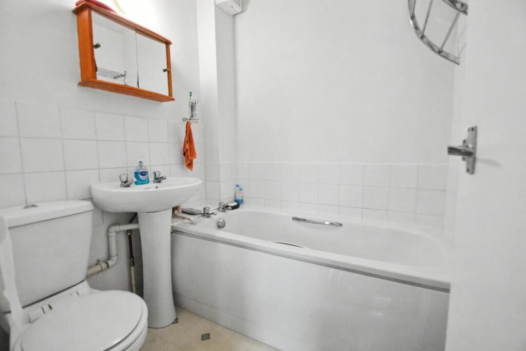 Apartment in Southampton - View 5