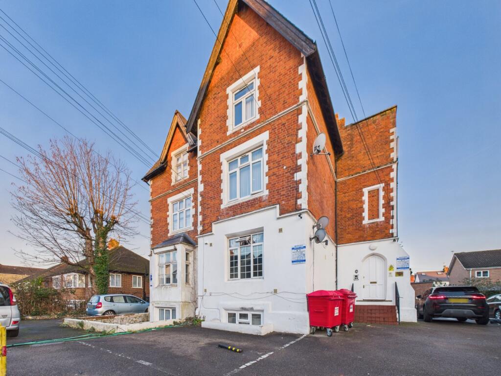 Main image of property: Hencroft Street South, Slough, Berkshire, SL1