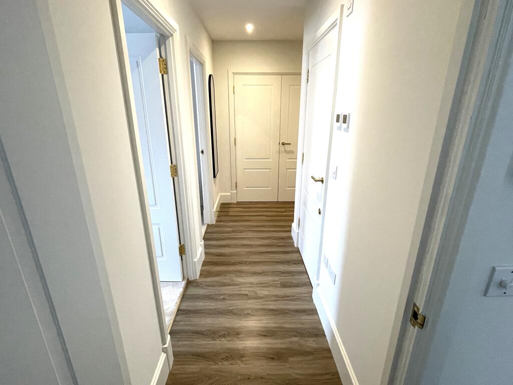 Apartment in Weybridge - View 5