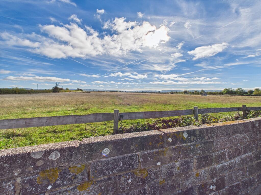 House in Cheltenham, Hatherley, Up Hatherley - More