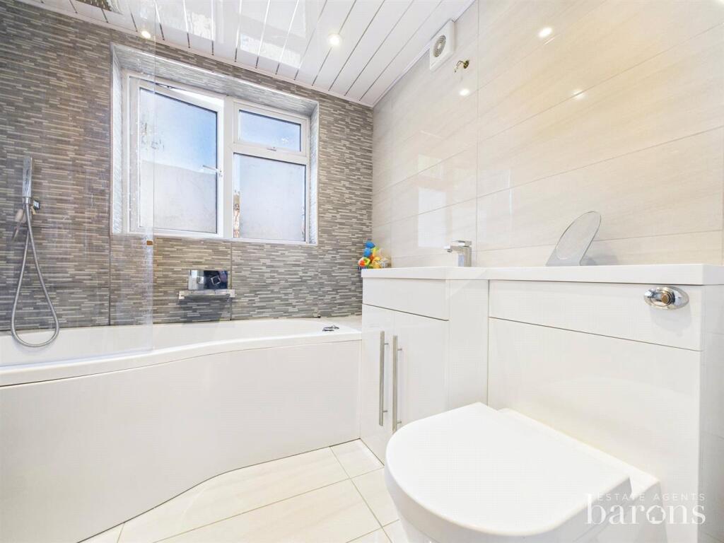 Worting Road, Basingstoke, Hampshire, RG22 photo 4