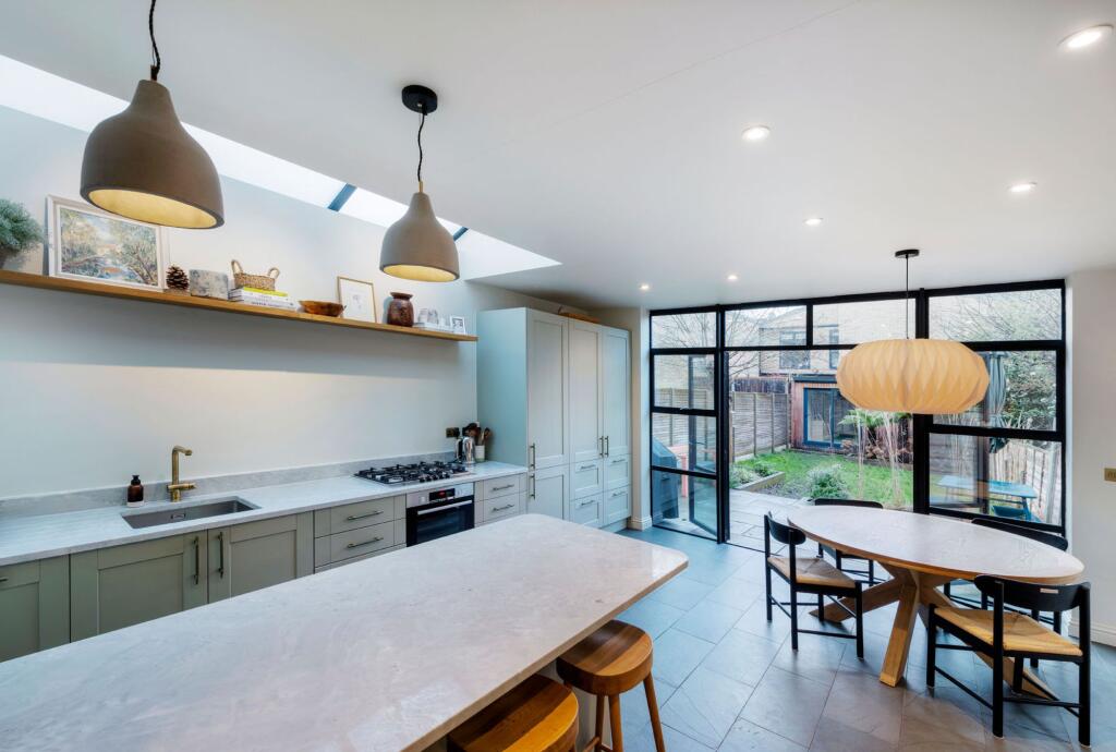 Newport Road, Leyton, E10 photo 3