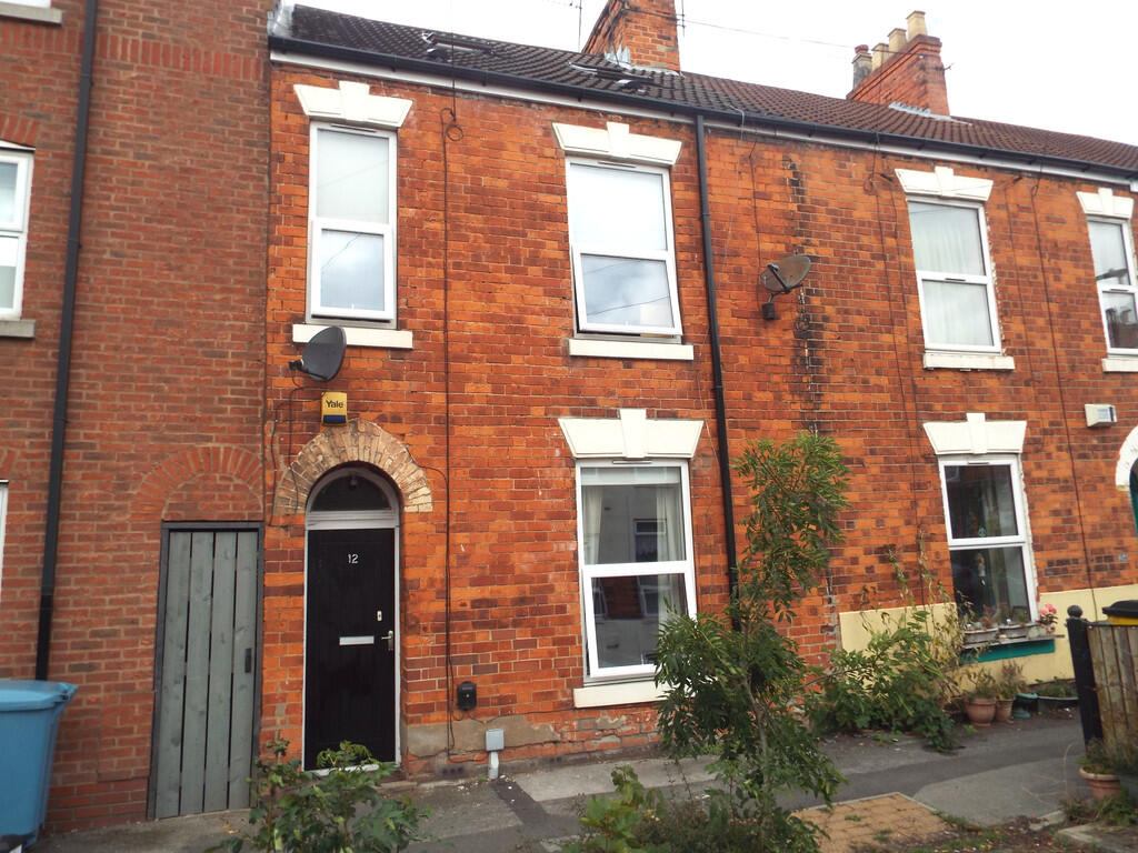 7-bed terraced on Princes Road, Hull, £240,000