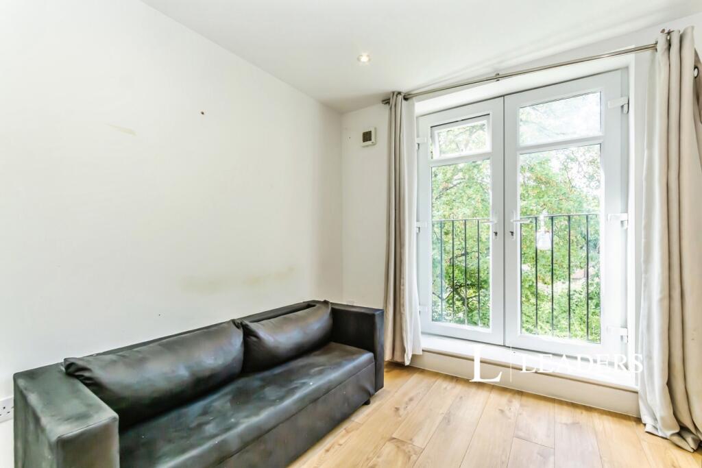 Apartment in Sevenoaks - View 3