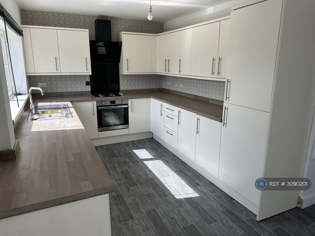 House in Hull - View 2