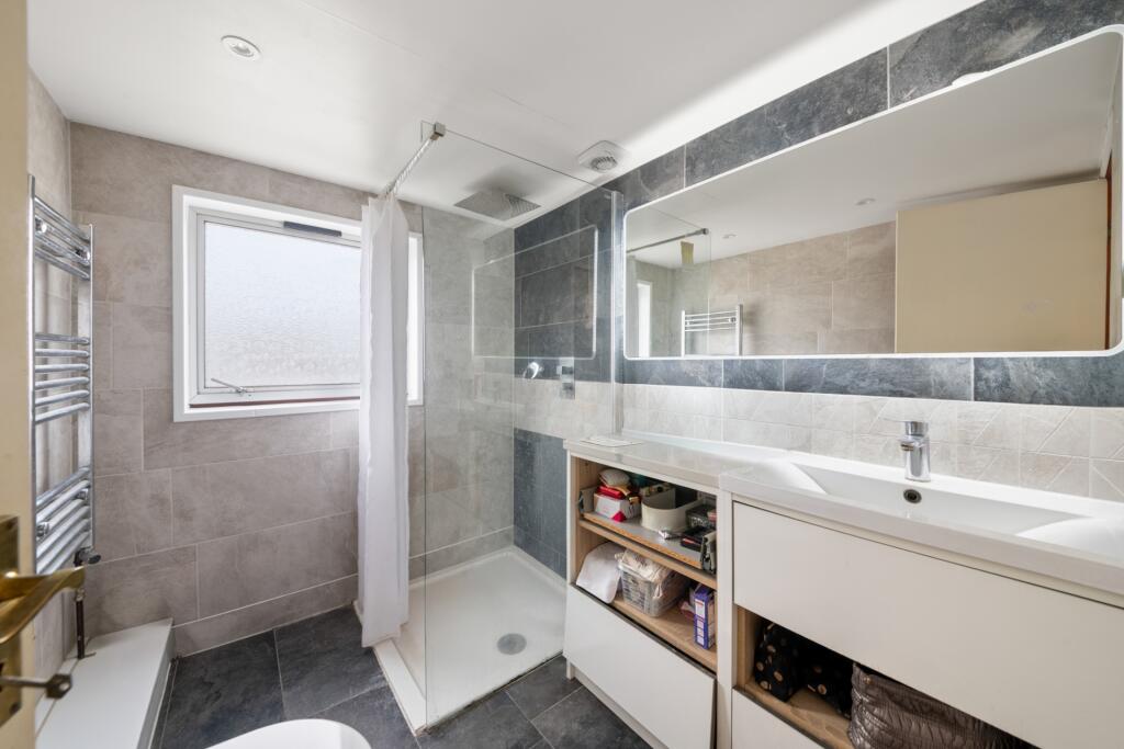 House in London, Hanwell - More