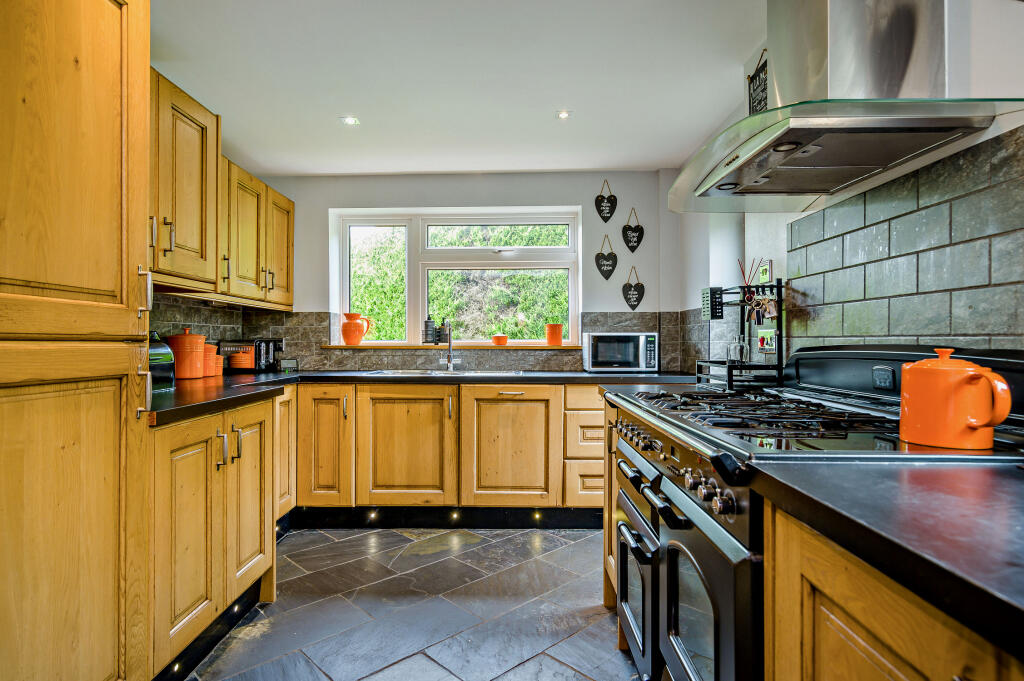 House in Newport - View 5