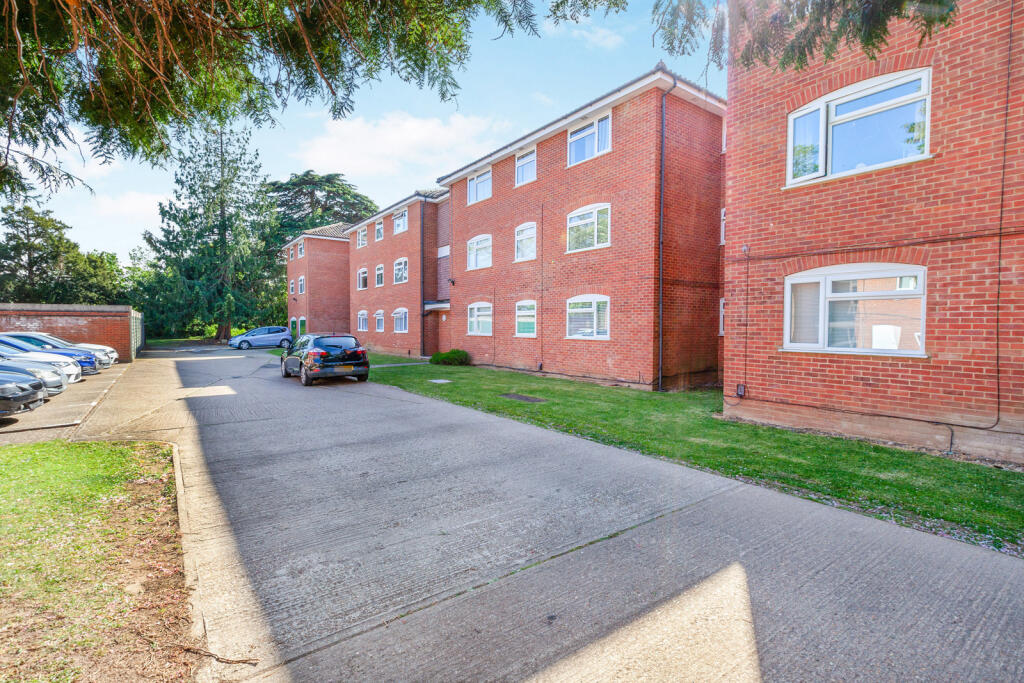 Main image of property: Cobblers Close, Farnham Royal, SL2