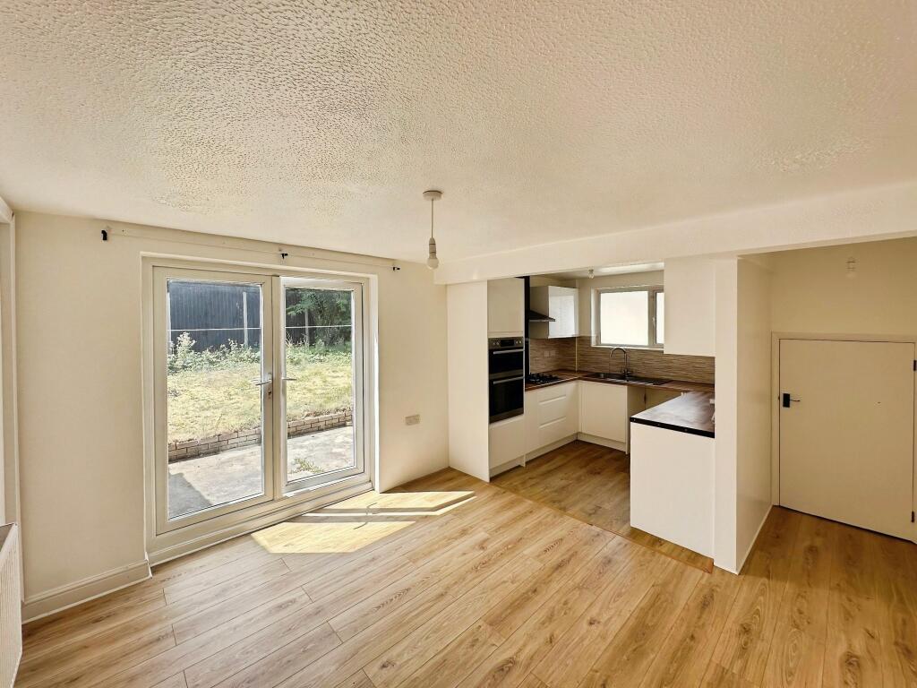 House in Luton - View 2