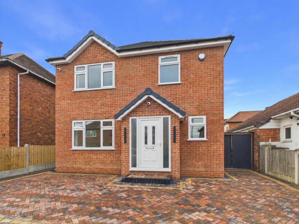 3-bed detached on Hillcreste Drive, Chellaston, £389,950