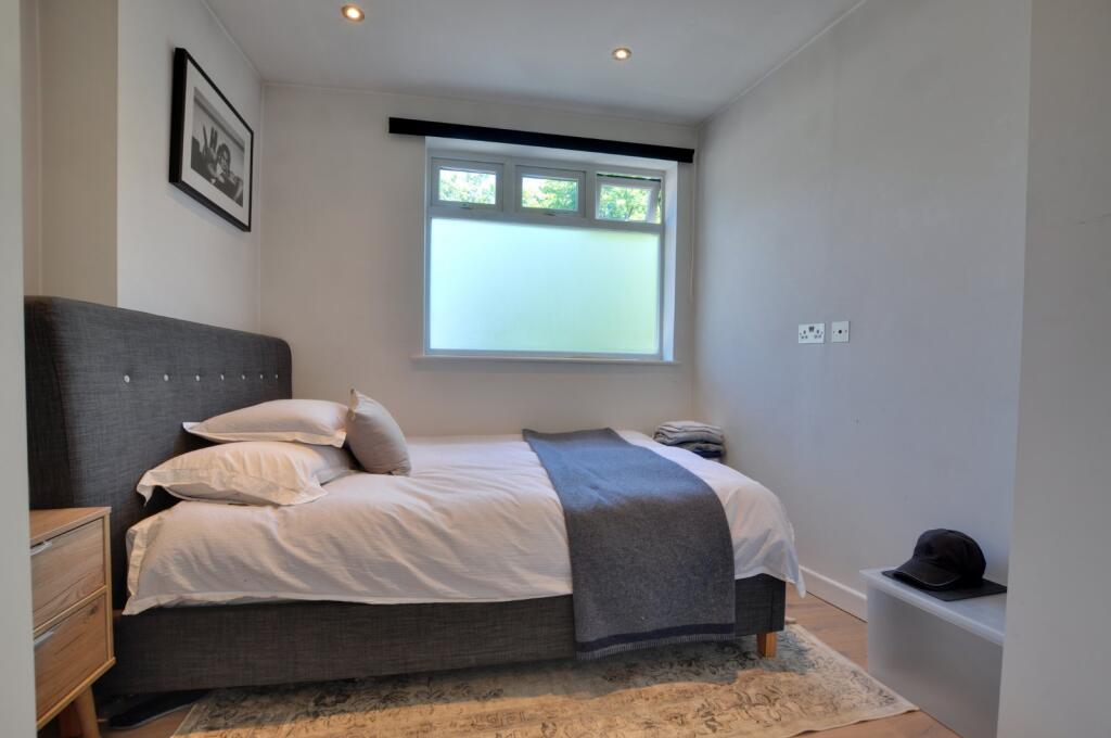 Apartment in Twickenham - View 5