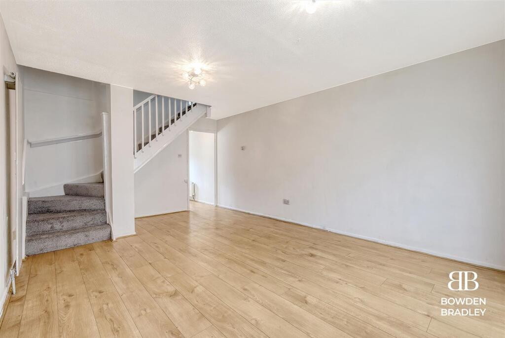 Overton Drive, Romford, RM6 photo 3