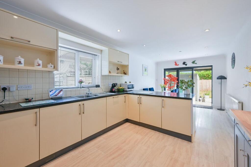 House in Epsom and Ewell, West Ewell - More