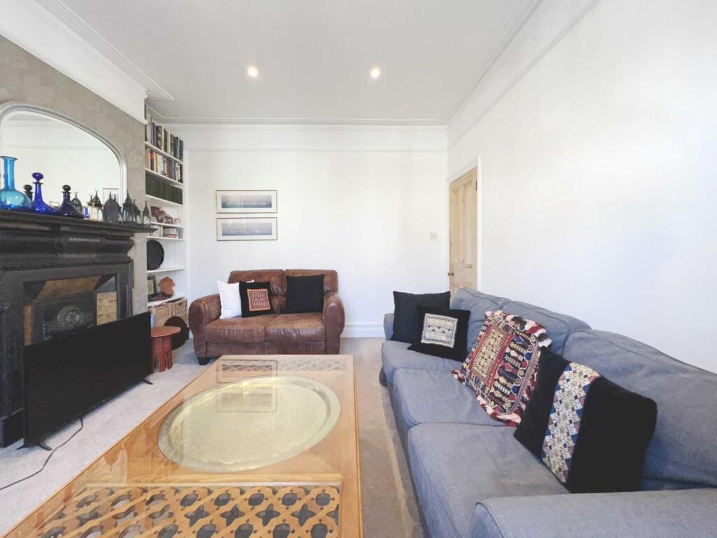 Apartment in London - More