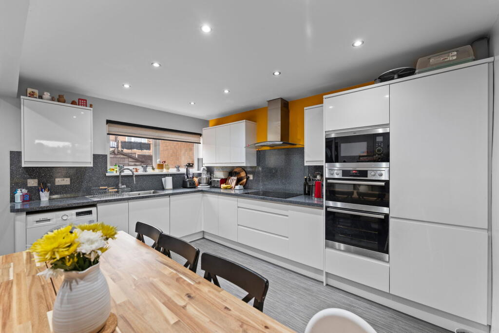 House in Rotherham, Dalton - More