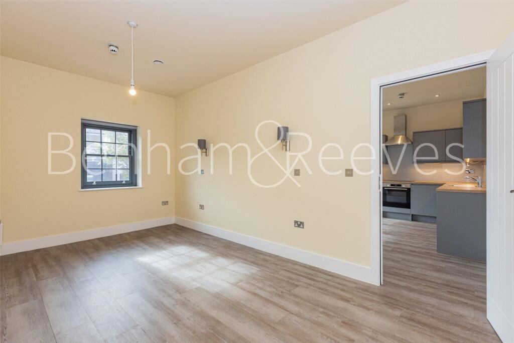 Apartment in London, Hanwell - More