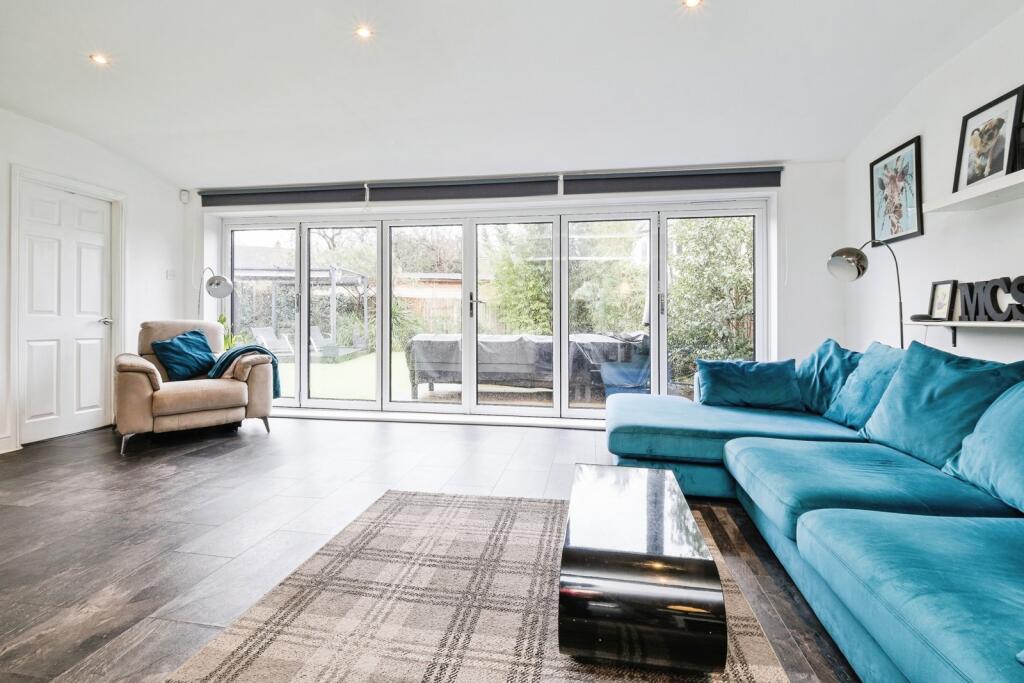 Orchard Close, South Ockendon, Essex, RM15 photo 4