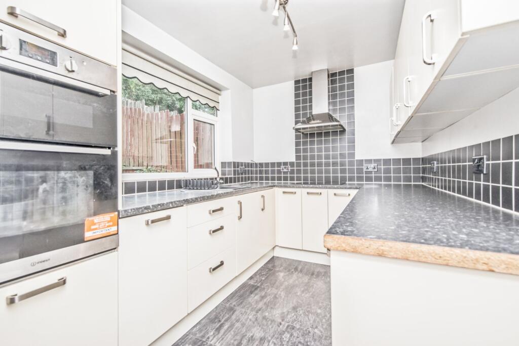 Bradford Road, East Bierley, Bradford, West Yorkshire, BD4 photo 4