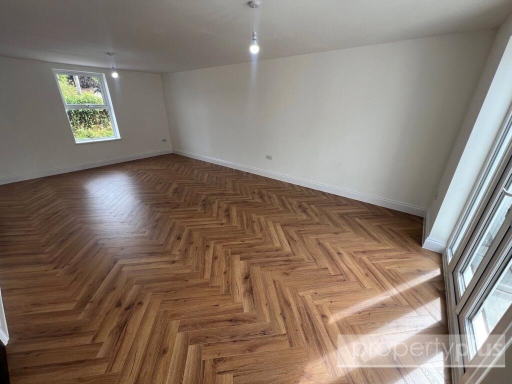 House in Cardiff, Tonyrefail - View 5