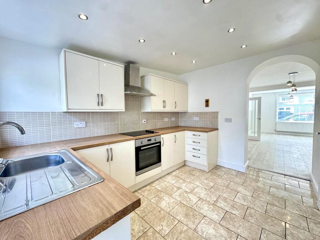 House in Merthyr Tydfil, Cefn-coed-y-cymmer, Cefn Coed - View 4