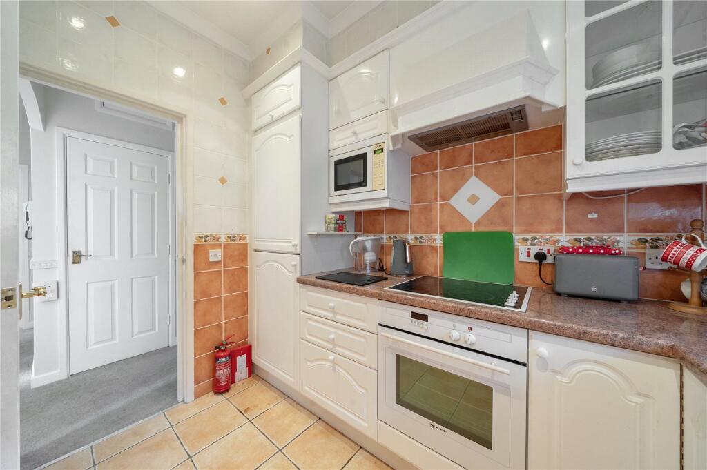 Apartment in Newport - View 4