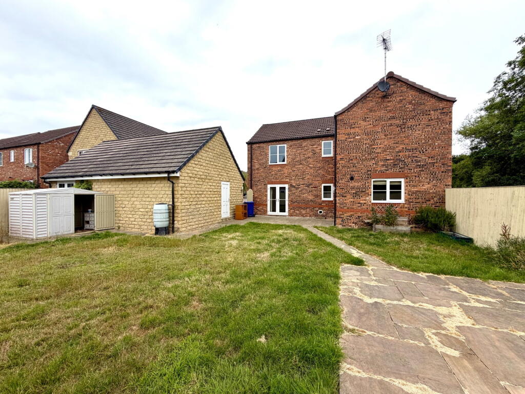 Low Rocha Grove, Millhouse Green, Sheffield photo 4