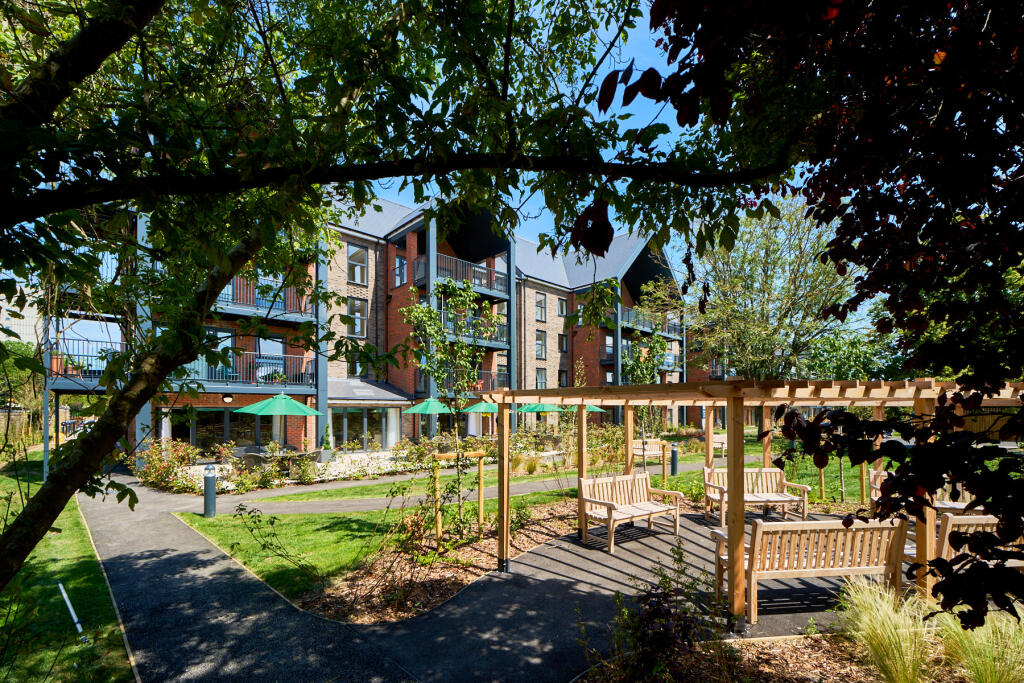 Apartment in Southend-on-Sea - View 5