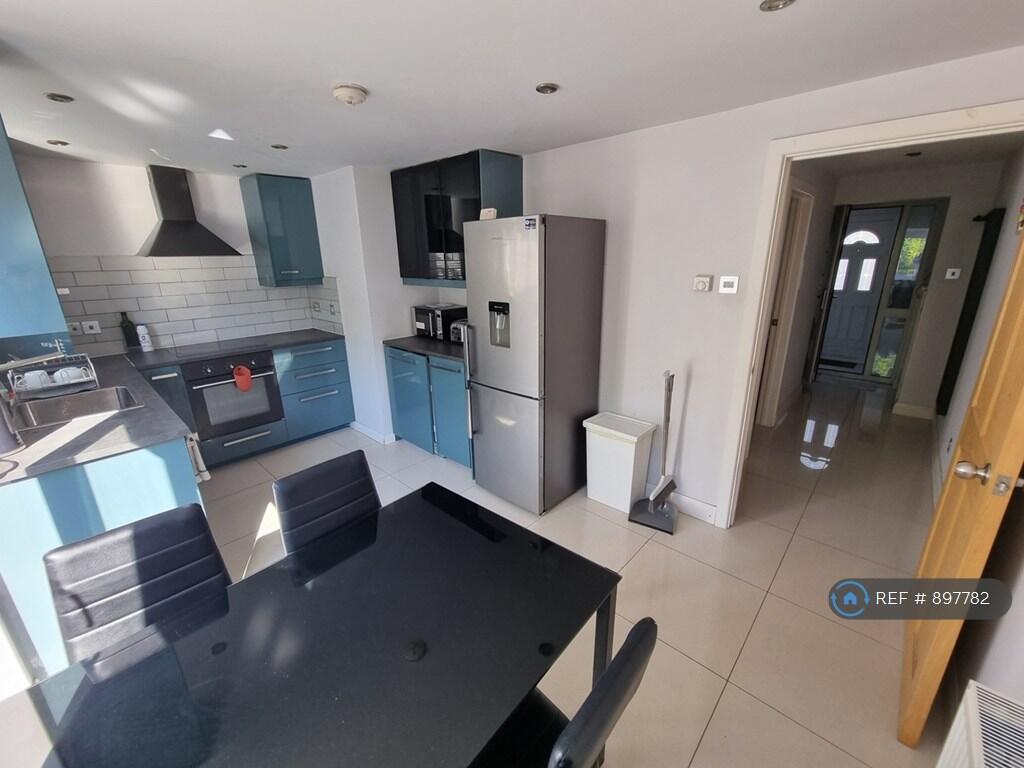 House in London - View 2