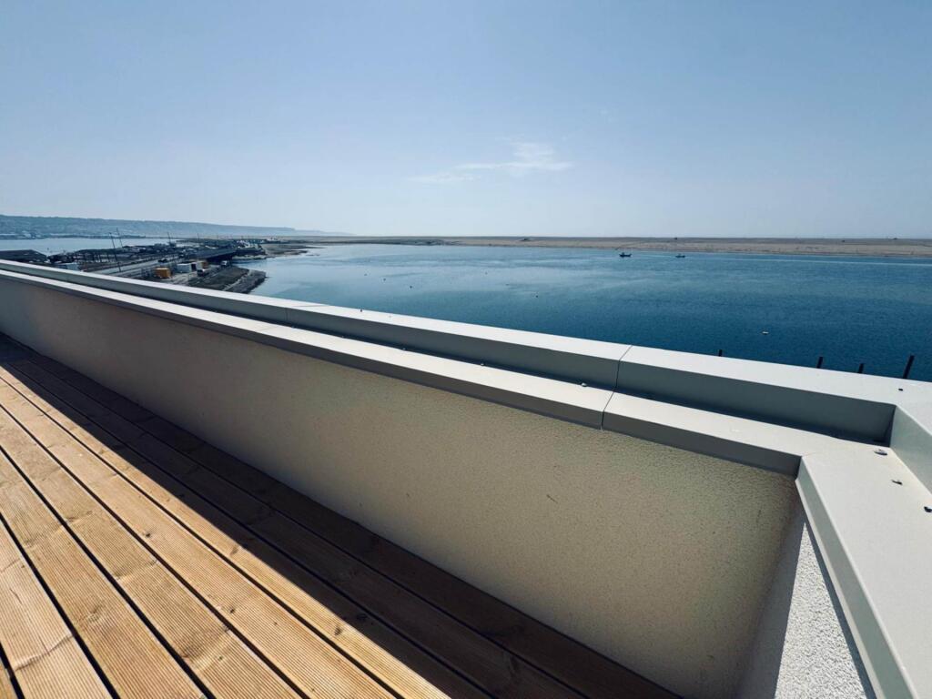 Apartment 4, No.1 Chesil Beach, Ferrymans Way photo 4