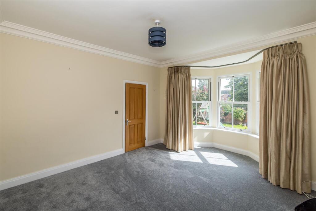 House in Leeds, Cross Gates - More
