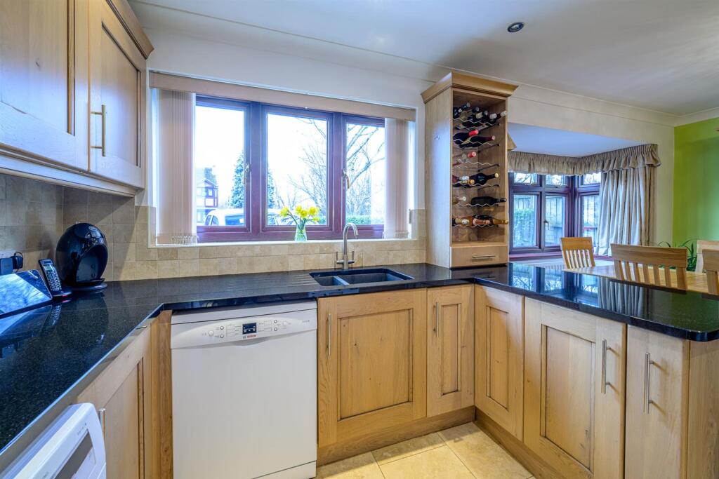 Wainwright Close, Wall Heath, DY6 0AJ photo 4