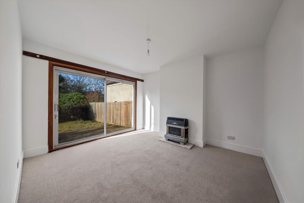 House in Sutton - View 3