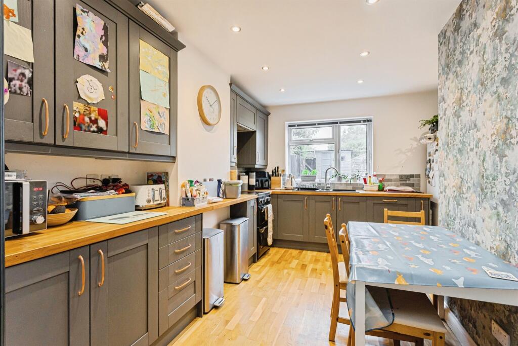 House in Burgess Hill, World's End - View 4